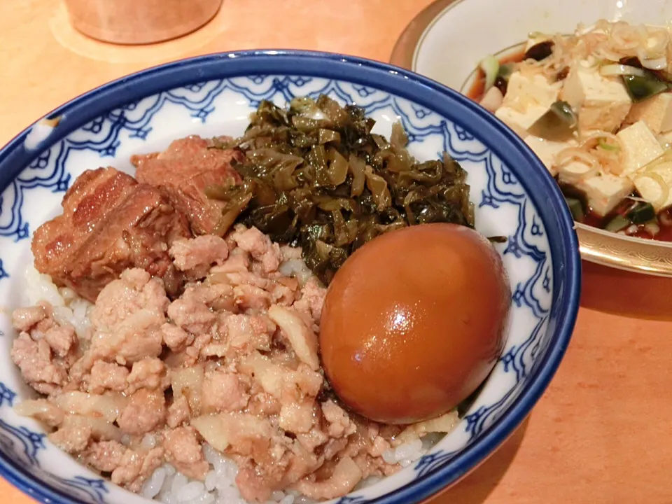 伊勢佐木町で台湾料理♪ 魯肉飯＆皮蛋豆腐☆|sanfanさん