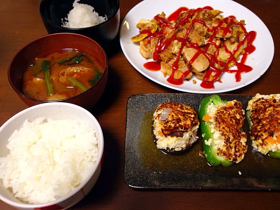 Snapdishの料理写真:鳥肉のカレーピカタ、しいたけとピーマンの豆腐詰め、小松菜の味噌汁、しらすの大根おろしのせ|otochiiiさん