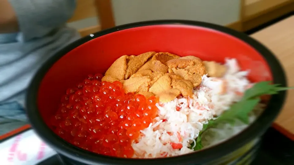 Snapdishの料理写真:三色丼(うに、いくら、かに)|にゃんこさん