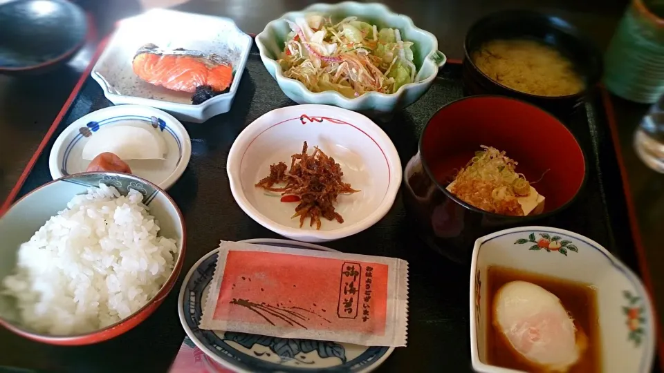 旅館の朝食|にゃんこさん