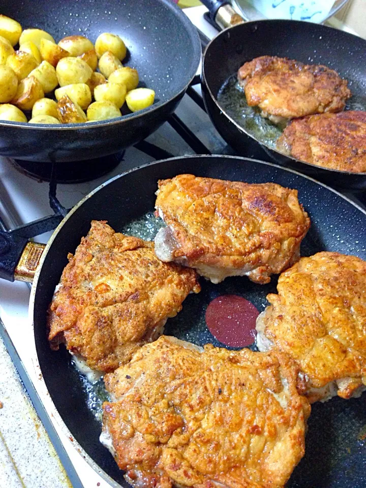 本日や休みなのて家での夕食は鶏肉と新ジャガのロースト、家では主夫ですよ（笑）|Chef 中川浩行さん