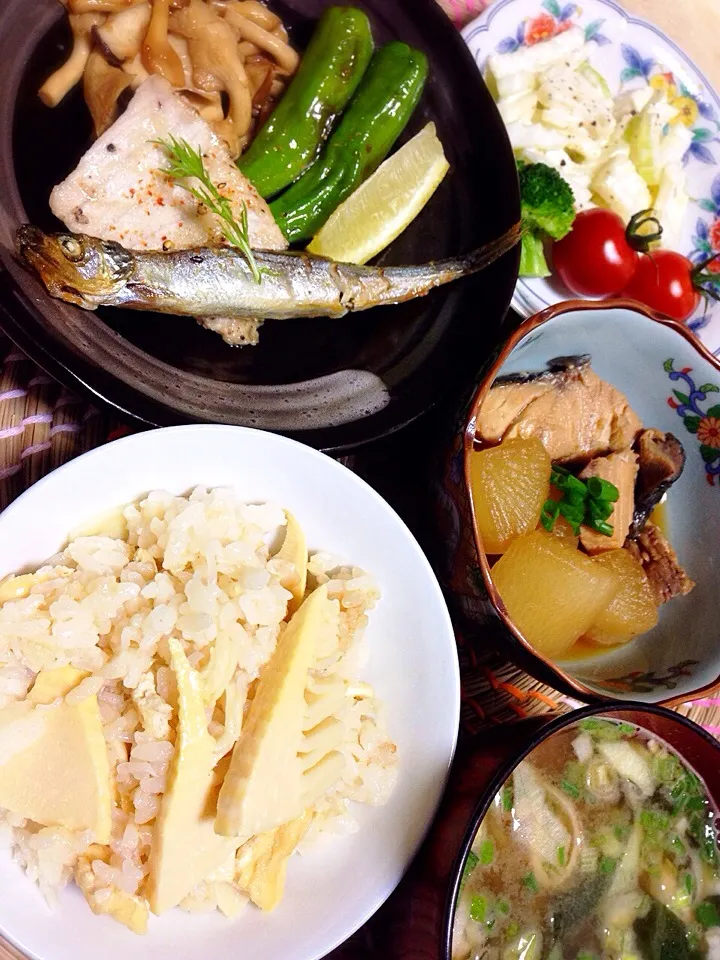 たけのこご飯💕ブリ大根💕ししゃものコンフィ💕ふか肉ステーキ💕セロリとリンゴのサラダ💕キノコとししとう醤油炒め💕|pokonyanさん