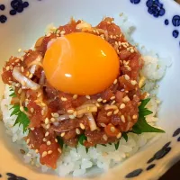 Snapdishの料理写真:鮪ユッケ丼|ぴっぴさん