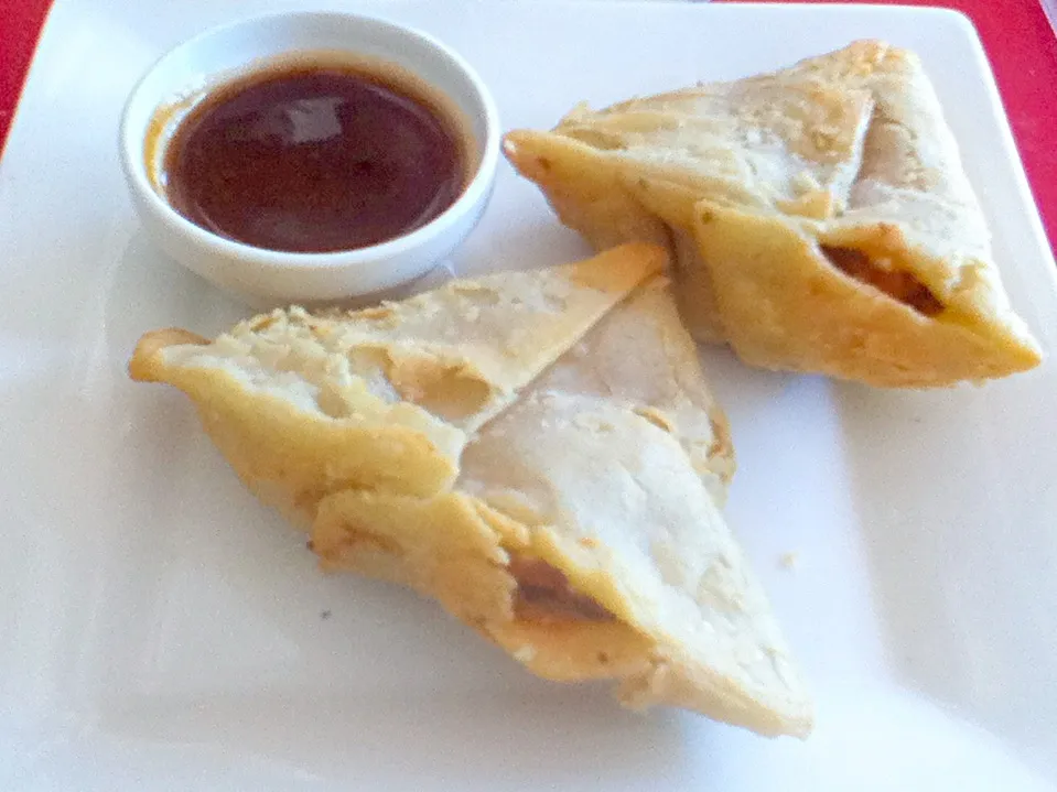 Samosa with tamarind sauce at Ashoka|Food Tripさん