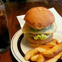 Snapdishの料理写真:クアトロバーガーwithポテト|paulさん