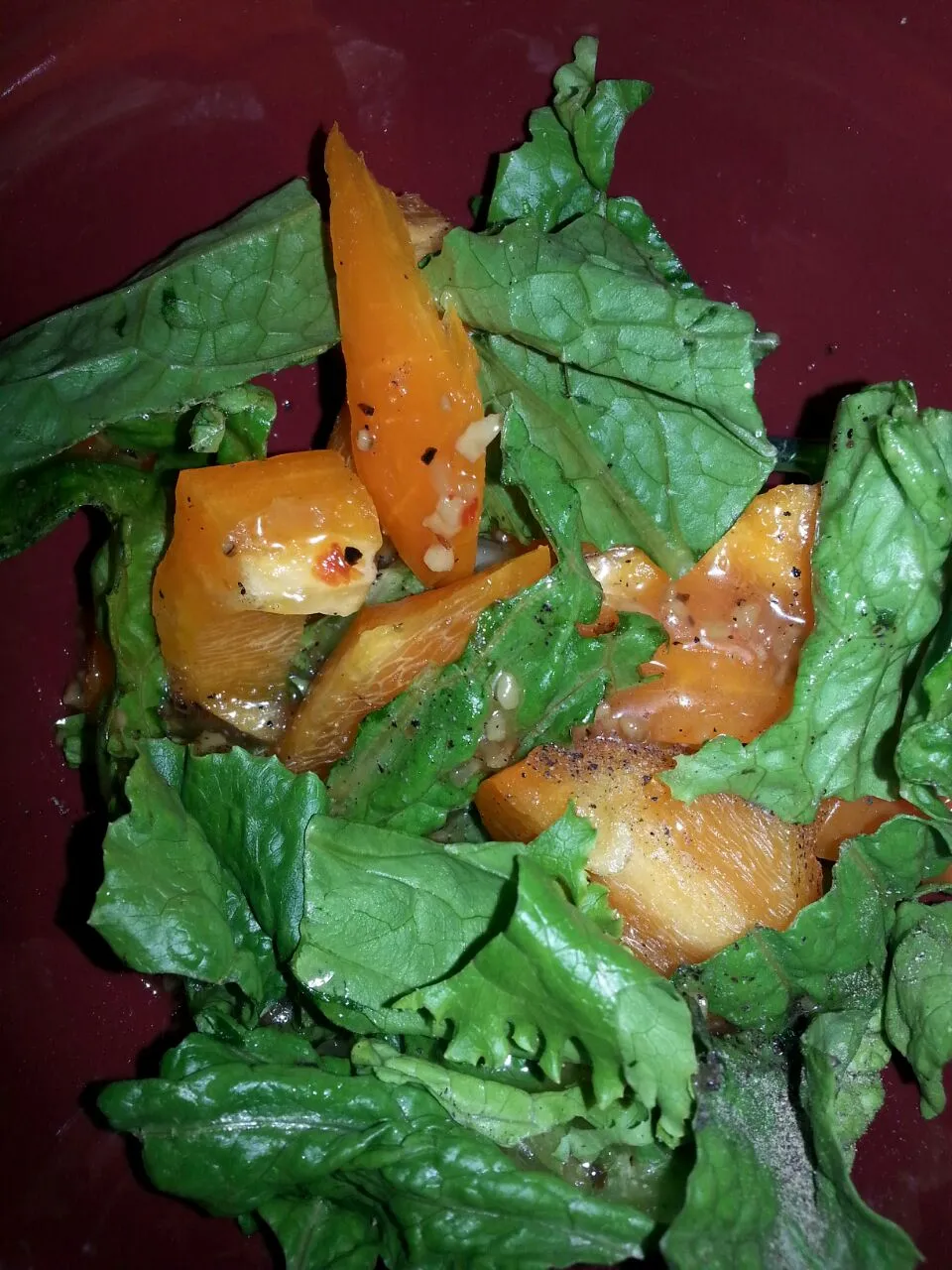 very plain salad today.  romaine with yellow pepper and Italian dressing.|Polly Gelfusoさん