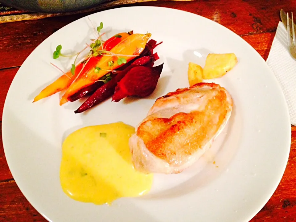 Homemade bearnaise sauce with chicken kiev cut and duck fat potatoes...|Samantha Jane Russoさん