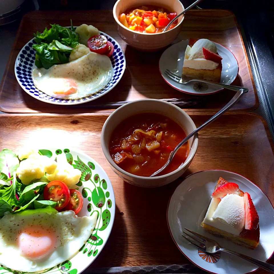 りんごのチーズケーキ、目玉焼き＆サラダ、ミネストローネ|charさん