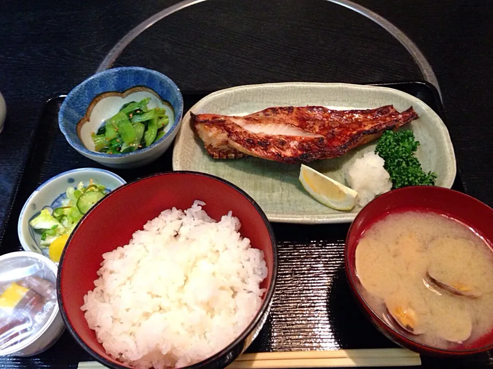 あこう鯛と納豆付、アサリの味噌汁|Motoaki Ebisuiさん