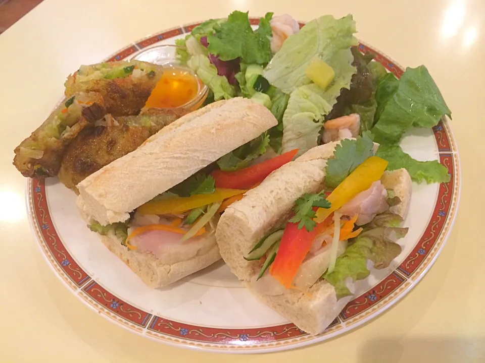 ベトナムの屋台サンドイッチ バインミー（VIETNAMESE SANDWITCH, Bánh mì）|juneshunさん