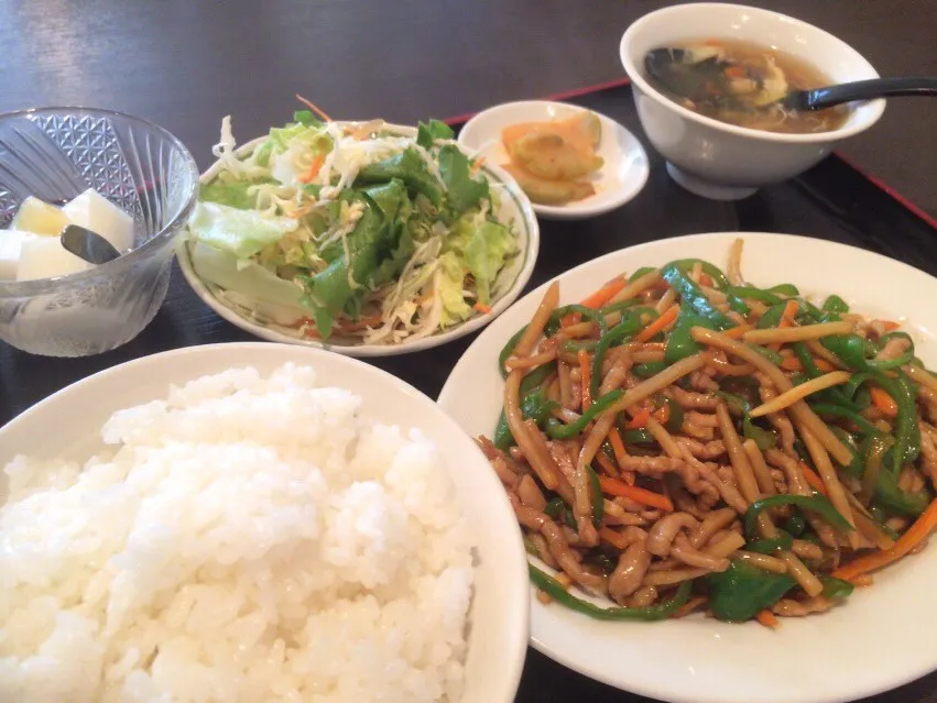 青椒肉絲定食を頂きました|momongatomoさん