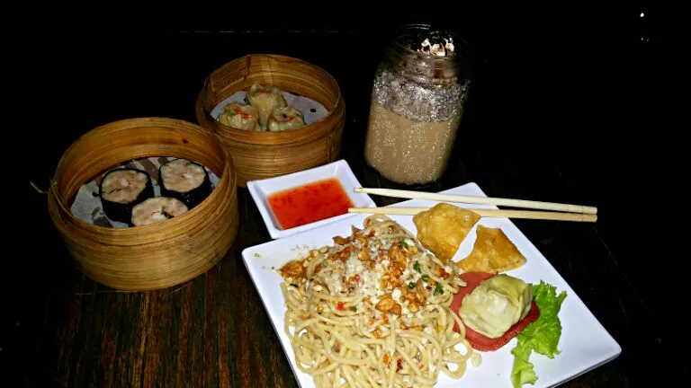 Mie setan, dimsum, ice cookies and cream|Jennifer Vionyさん