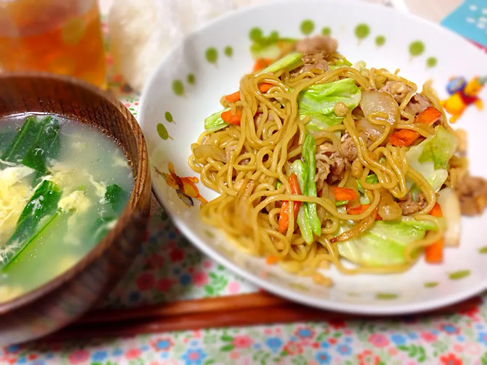 焼きそばと小松菜の玉子スープ|よんさん