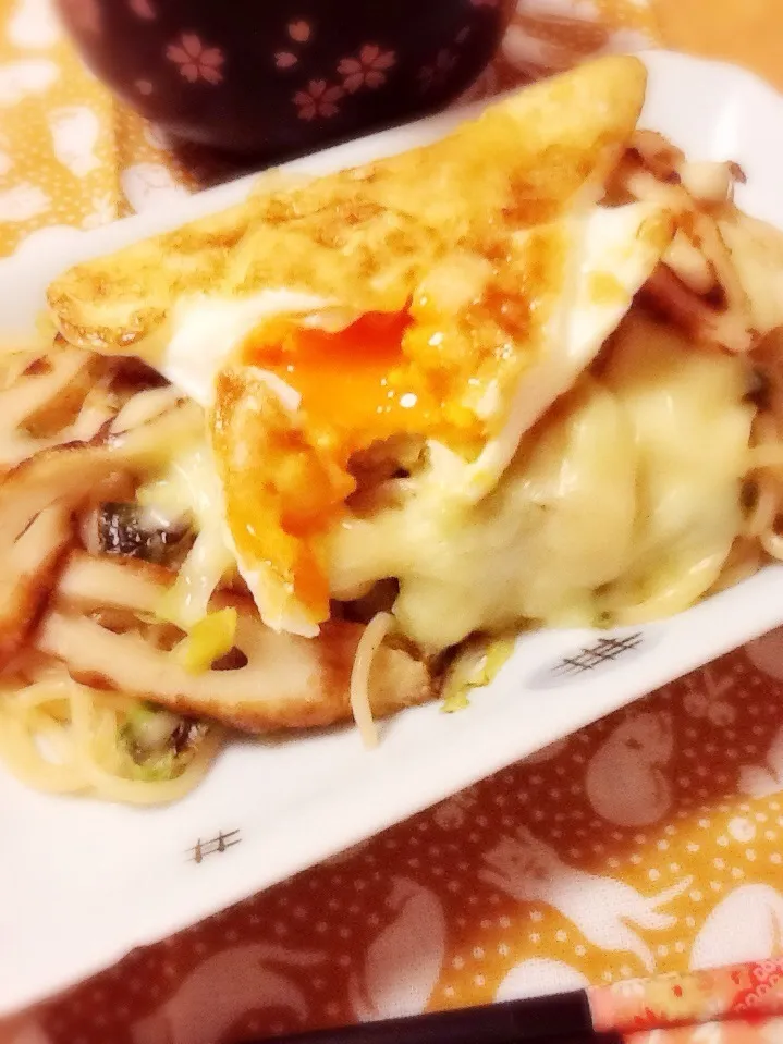 Snapdishの料理写真:半熟玉子断面(=ﾟωﾟ)ﾉﾆｬｰﾝ♪|さとう かおりさん