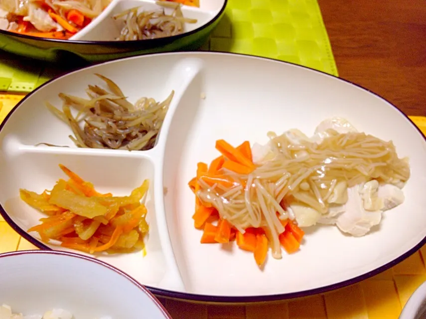 鶏ハムと蒸し人参のエノキ餡掛けプレートごはん|舐め子さん