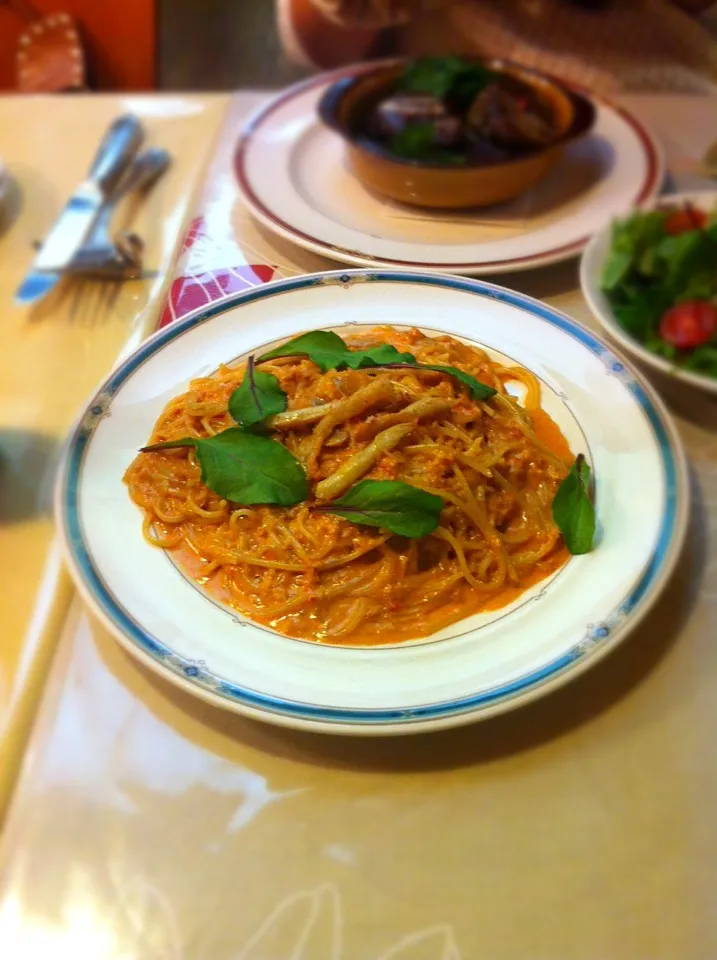 ズワイガニのトマトクリームパスタ|てつあにさん