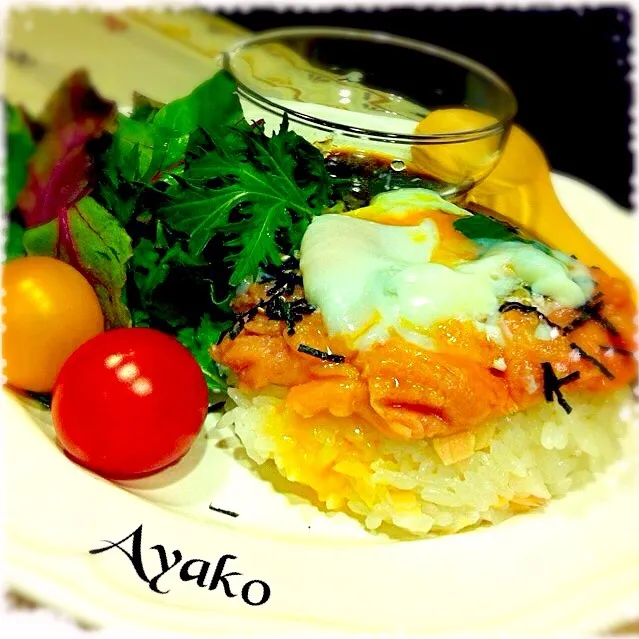 Snapdishの料理写真:カフェごはん風 マグロ丼温玉のせ|亜矢子さん