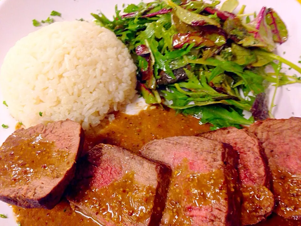 Tenderloin steak with rice and salad|sgさん