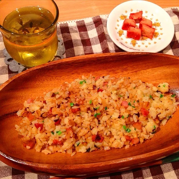 カブとベーコンのにんにく醤油炒飯、沖縄土産の豆腐餻〜(＾∀＾)|かぴこさん