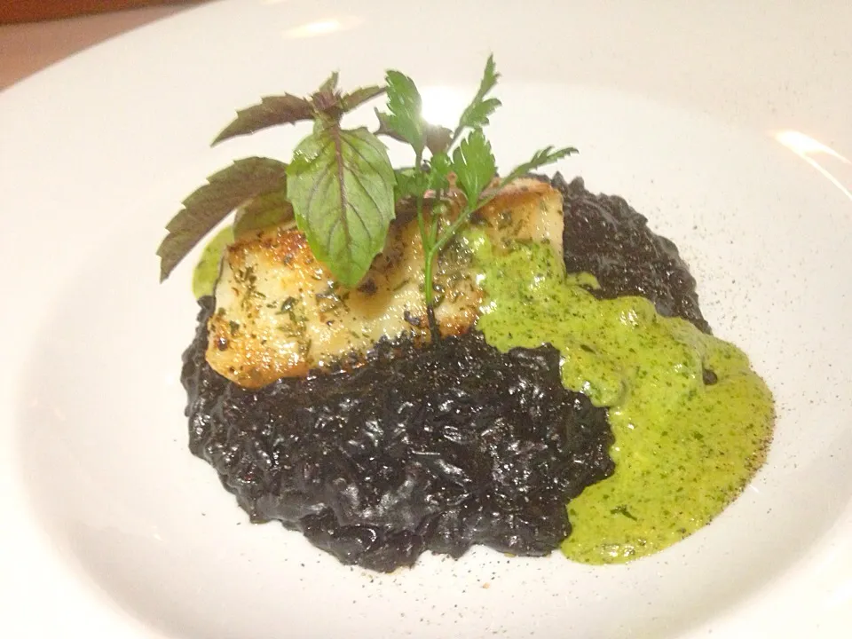 Snapdishの料理写真:Black Squid ink Risotto with Grilled fish|Obeoom Jumsai Na Ayudhyaさん