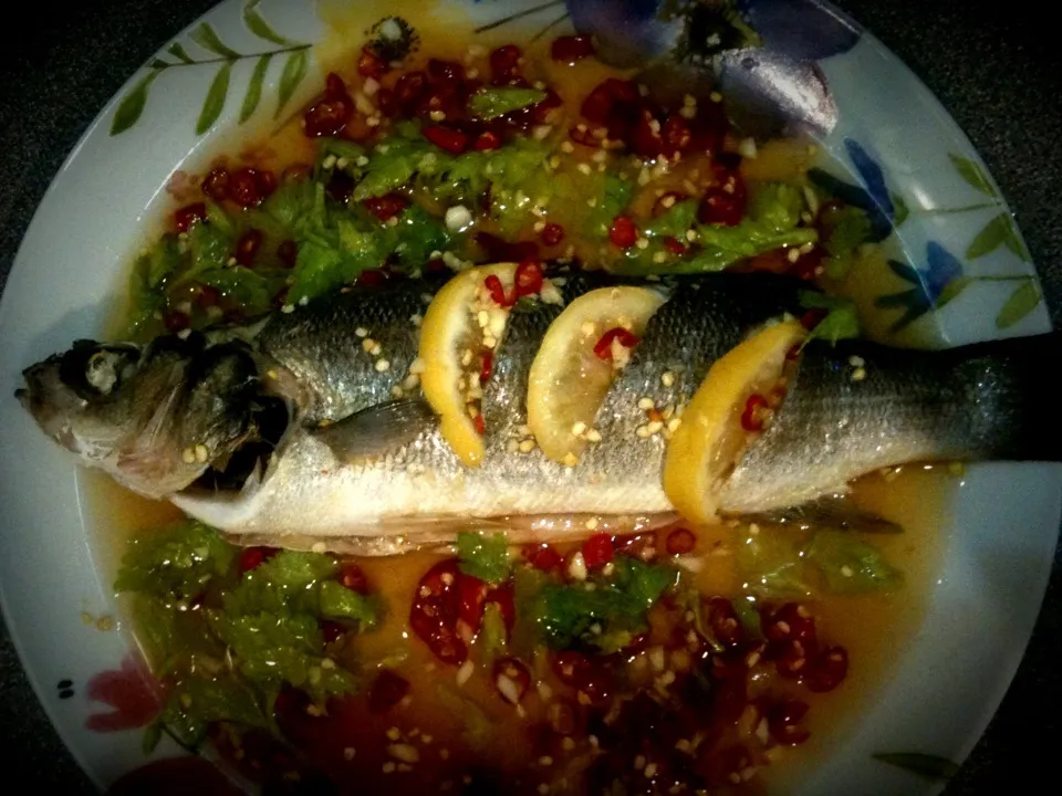 Steam Sea bass with Chili and lemon sauce (Thai style)|Eveさん