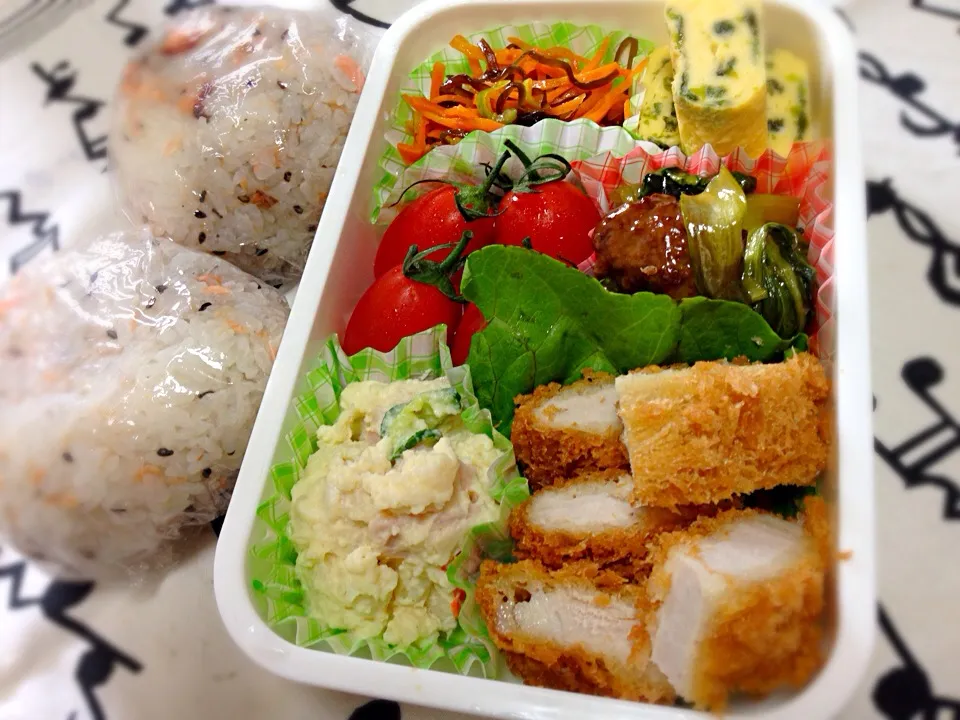 お弁当にトンカツ入れたの何気に初めてね弁当|ちもこさん