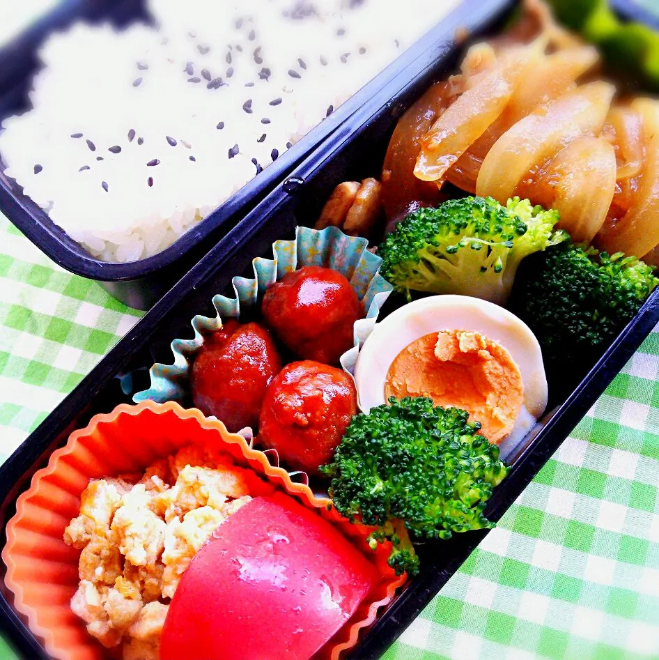 5月10日息子弁当 今日はバレーの大会出場の長男、がんばれよーってことで(*^_^*)|さとりさん