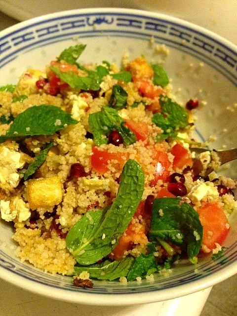 Snapdishの料理写真:Organic Couscous with tofu, mint, pomegranate and tomatoes|georgianaさん