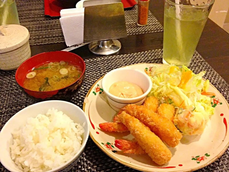 エビフライ定食|チビミミさん