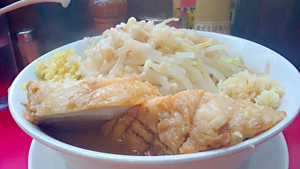 用心棒のラーメン+豚1枚+ショウガW+ニンニク+アブラちょい|大脇さん