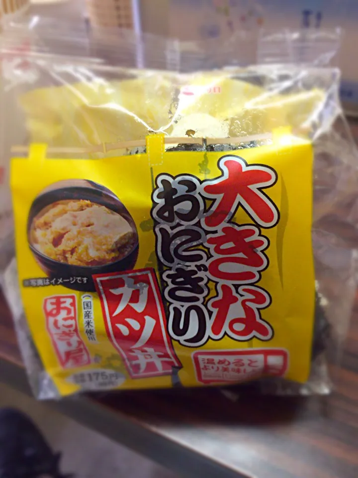 ローソンおにぎり屋 大きなおにぎり カツ丼|ぬぬ。さん