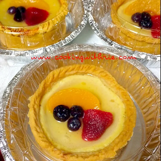 Custard pie and fruit tart|rie simsさん