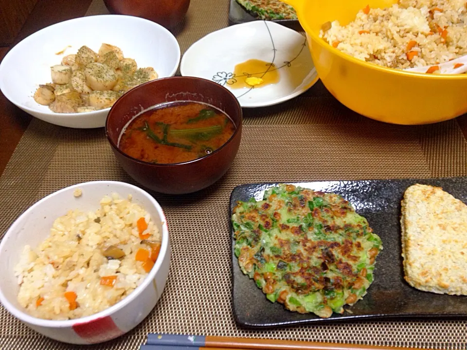 混ぜご飯、小松菜の味噌汁、大根もち、エリンギとほたてのにんにく醤油バター炒め|otochiiiさん