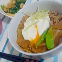 Snapdishの料理写真:そぼろ大根の温玉丼|千春さん