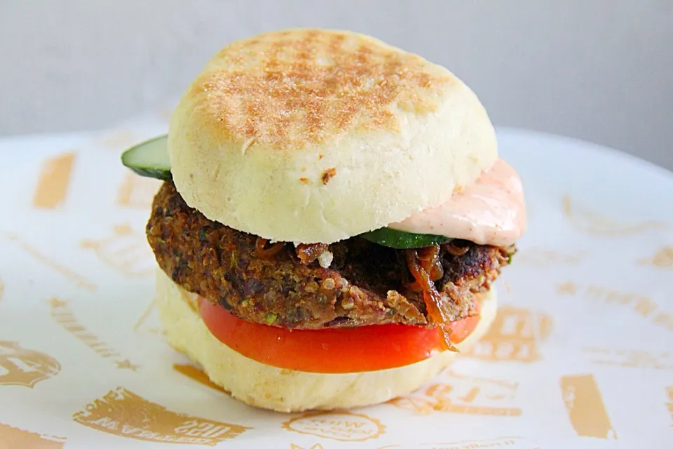 Quinoa & mushroom burger on homemade English muffin|Misstyさん