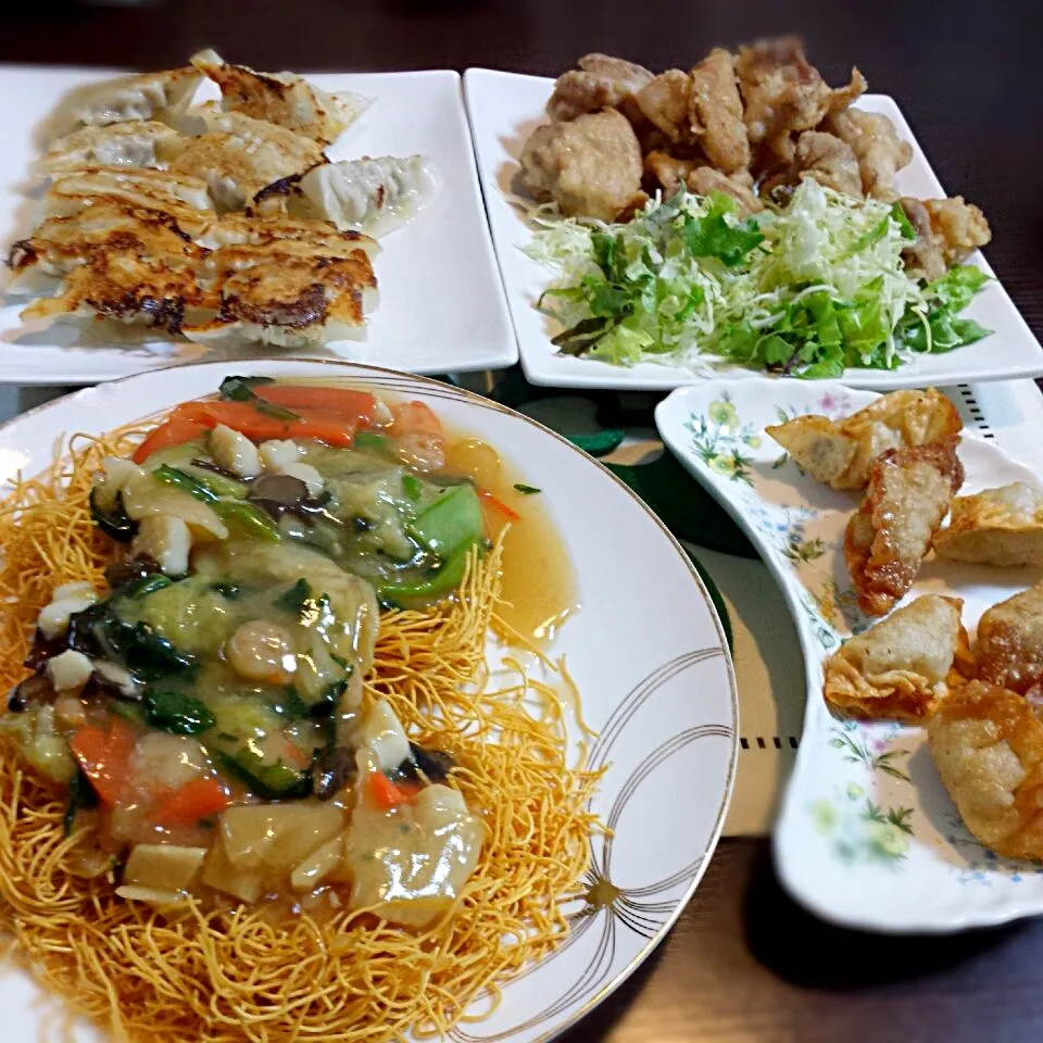 Snapdishの料理写真:karaage , gyoza , pari-pari ankake yakisoba and fried gyoza|kath.ozakiさん