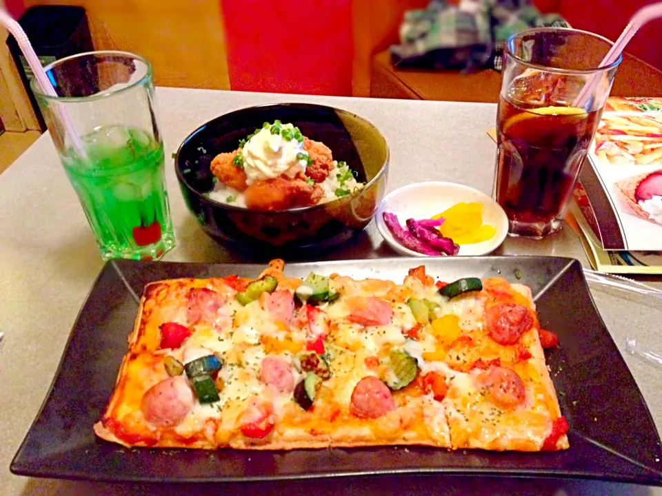 Fried Chicken on Rice & Italian Pizza|Liezlさん