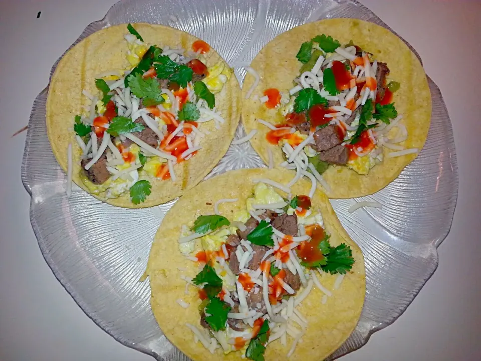 steak egg and guac breakfast tacos|Chris Maxonさん