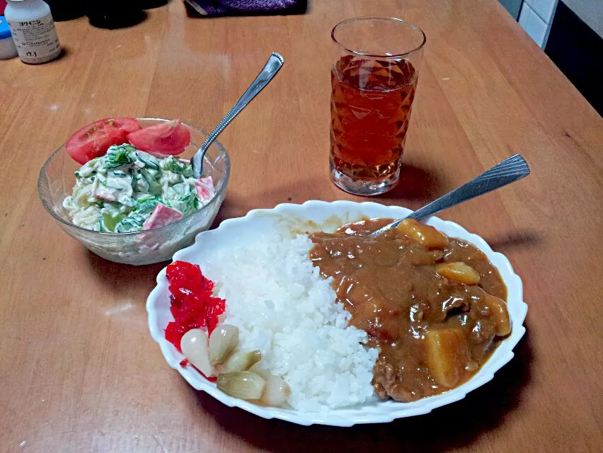 Snapdishの料理写真:カニカマときゅうりの春雨サラダとバーモンドカレー甘口ですヽ(*´∀｀)ノ|なおきさん