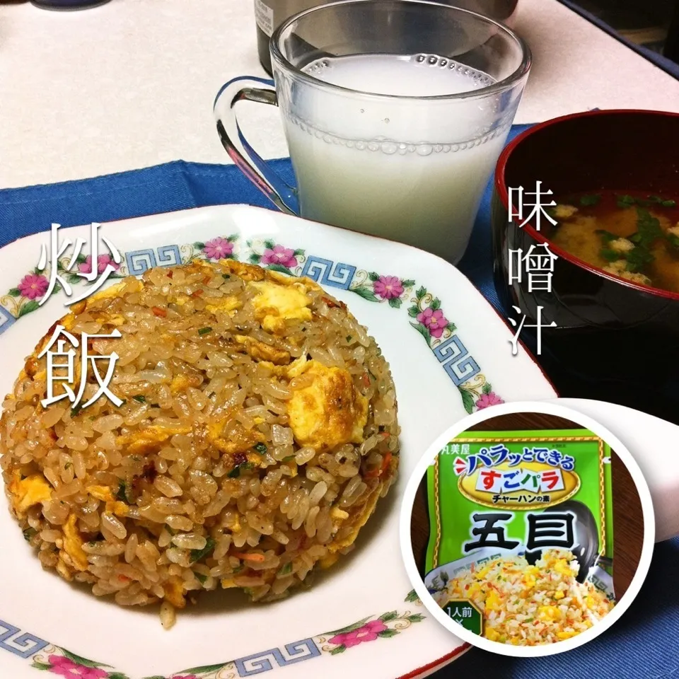 Snapdishの料理写真:140510-五目チャーハン/インスタント味噌汁 ¥150 #夕食 #自炊|dune725さん