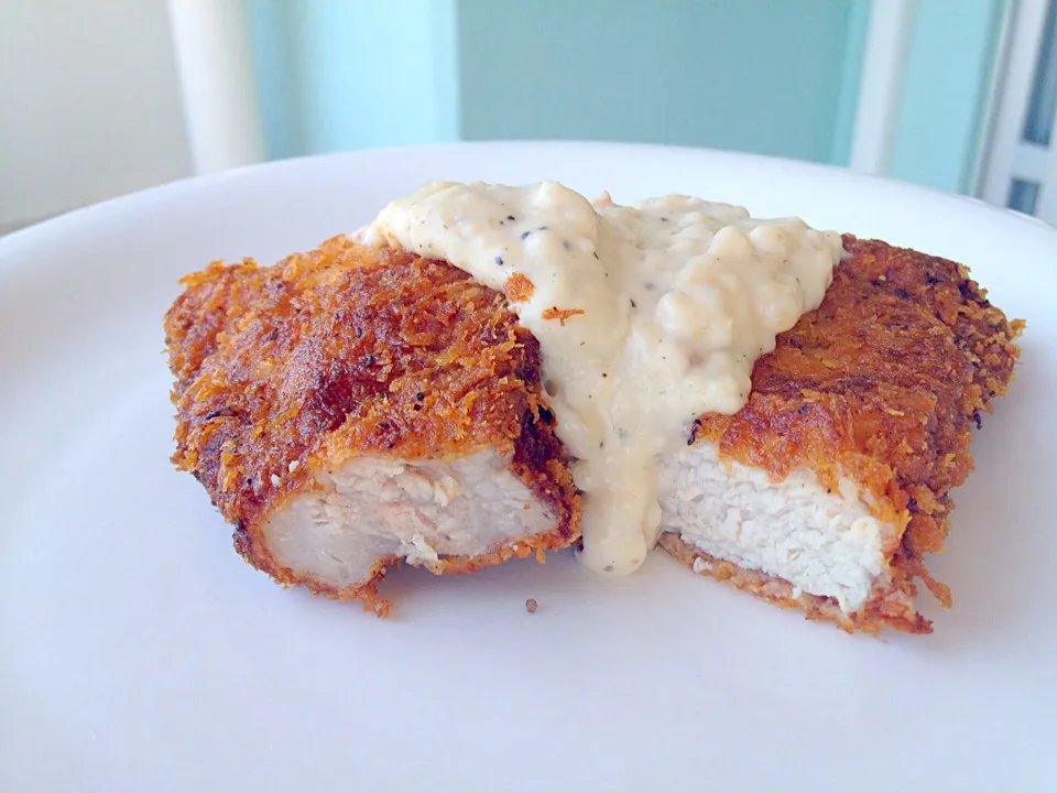 Buttermilk Chicken Fried Pork Chop with Buttermilk Bacon Gravy|Chris Shannonさん