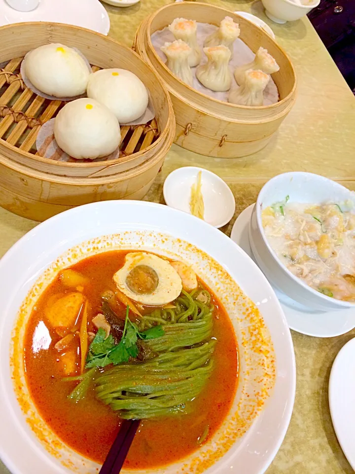 SiewMay, GoldenLava Bao, Tom Yam Spinach Noodle|Meliaさん