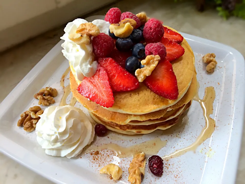 Mapple Sytup Pancakes with fresh fruits and cottage cheese|IsabelaMさん