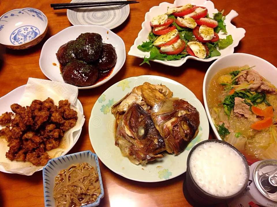 5月11日の晩御飯‼︎   煮込みハンバーグ  鯛のあら炊き  軟骨からあげ  白菜と豚 春雨の炊いたん  カプレーゼサラダ  自家製ナメタケ❗️|みゆさん