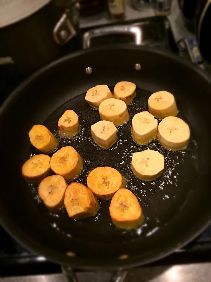 Snapdishの料理写真:Frying Plantain ;)|aястасияさん