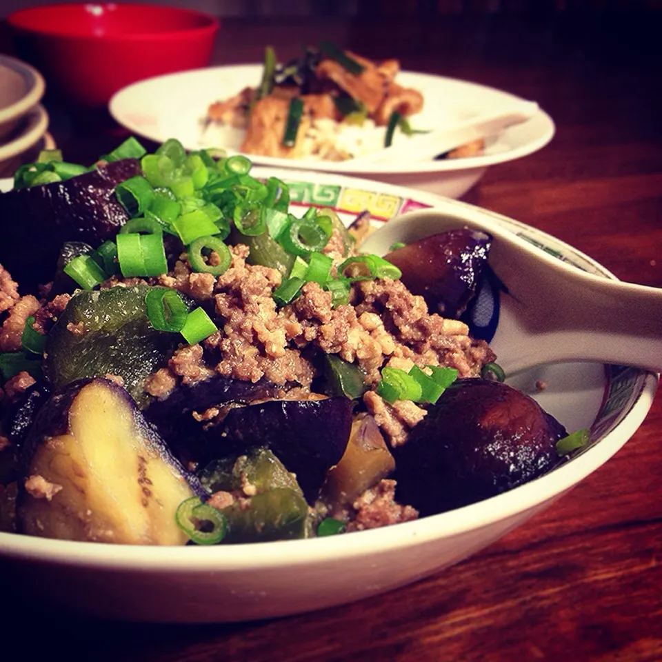 Snapdishの料理写真:Stir-fried eggplant, paprika and minced pork seasoned with garlic miso. 
茄子とピーマンのにんにく肉味噌炒め。|Yuka Nakataさん