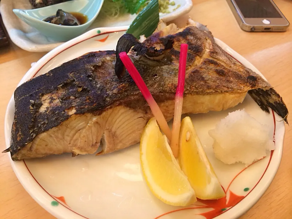 Snapdishの料理写真:Hamachi no kamayaki|Kath Kanekoさん