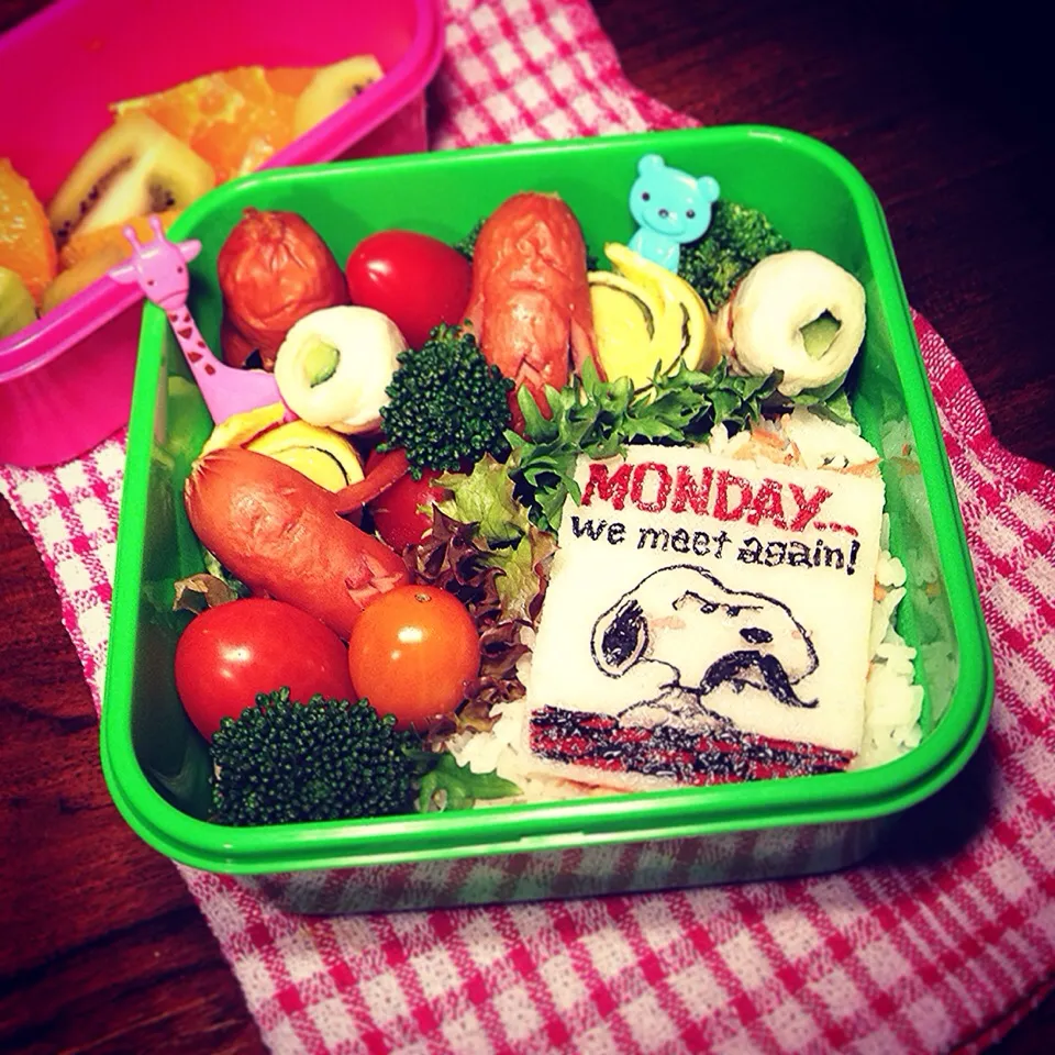 Snoopy 💕 blue Monday Sausage Lunch Box.  スヌーピー 月曜日が来ちゃった…そーせーじん弁当|Yuka Nakataさん