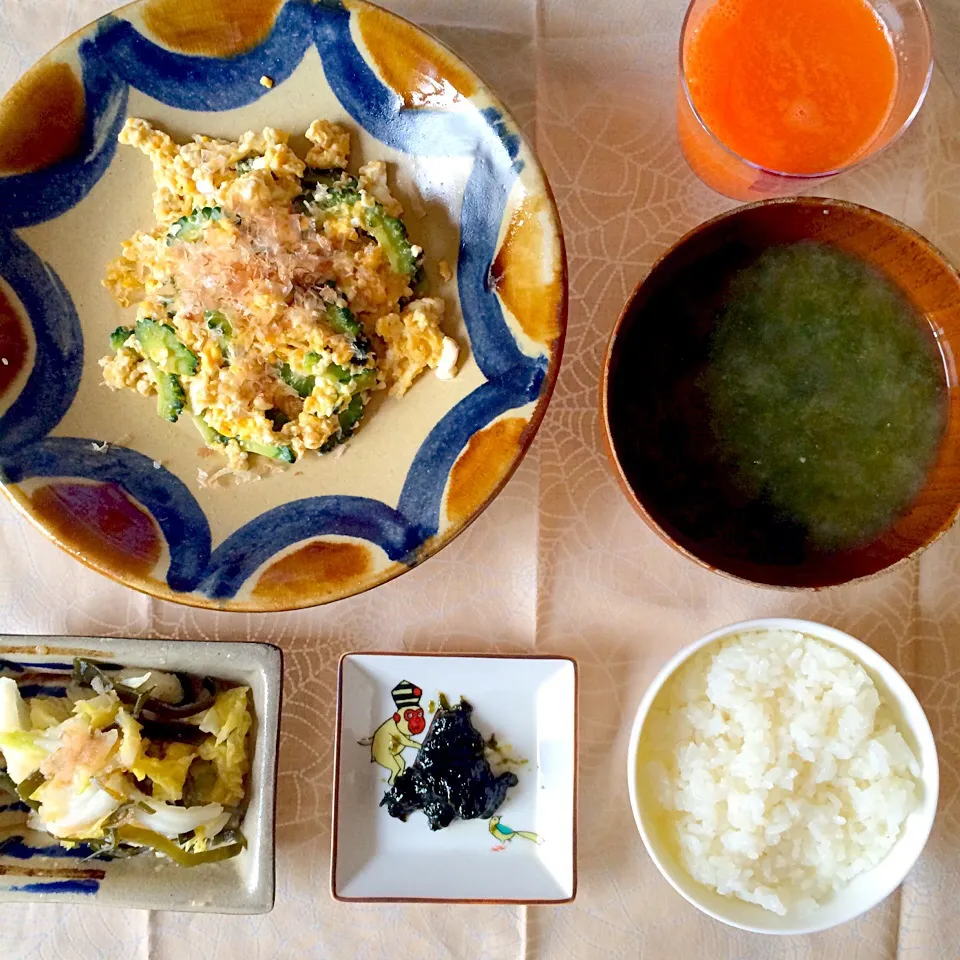 Snapdishの料理写真:朝ごはん。ゴーヤチャンプルー、あおさのお味噌汁。|yukko7740さん