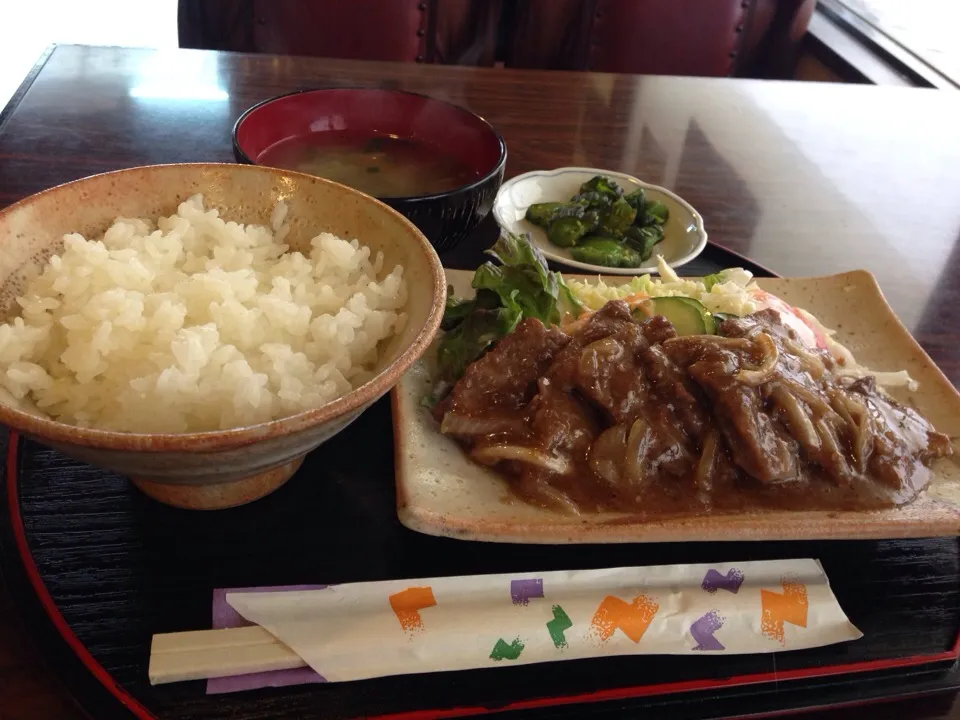 待てど暮らせど雨降らずな昼飯|pin_floさん